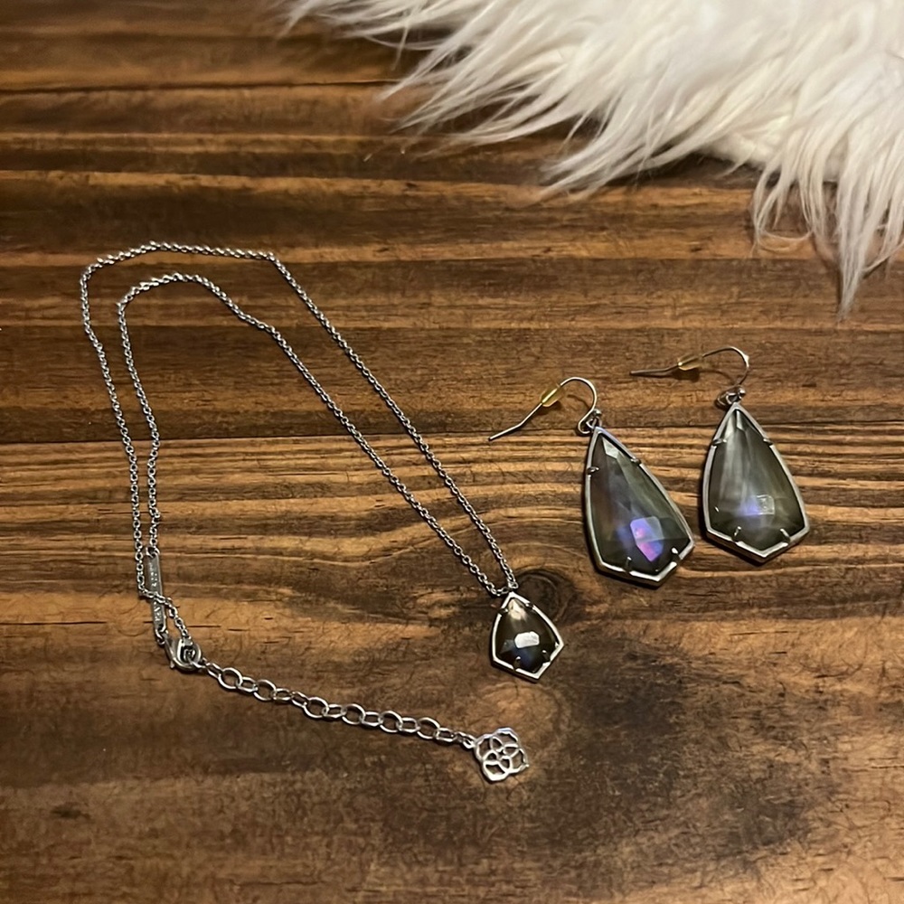 Kendra Scott earring and necklace set
